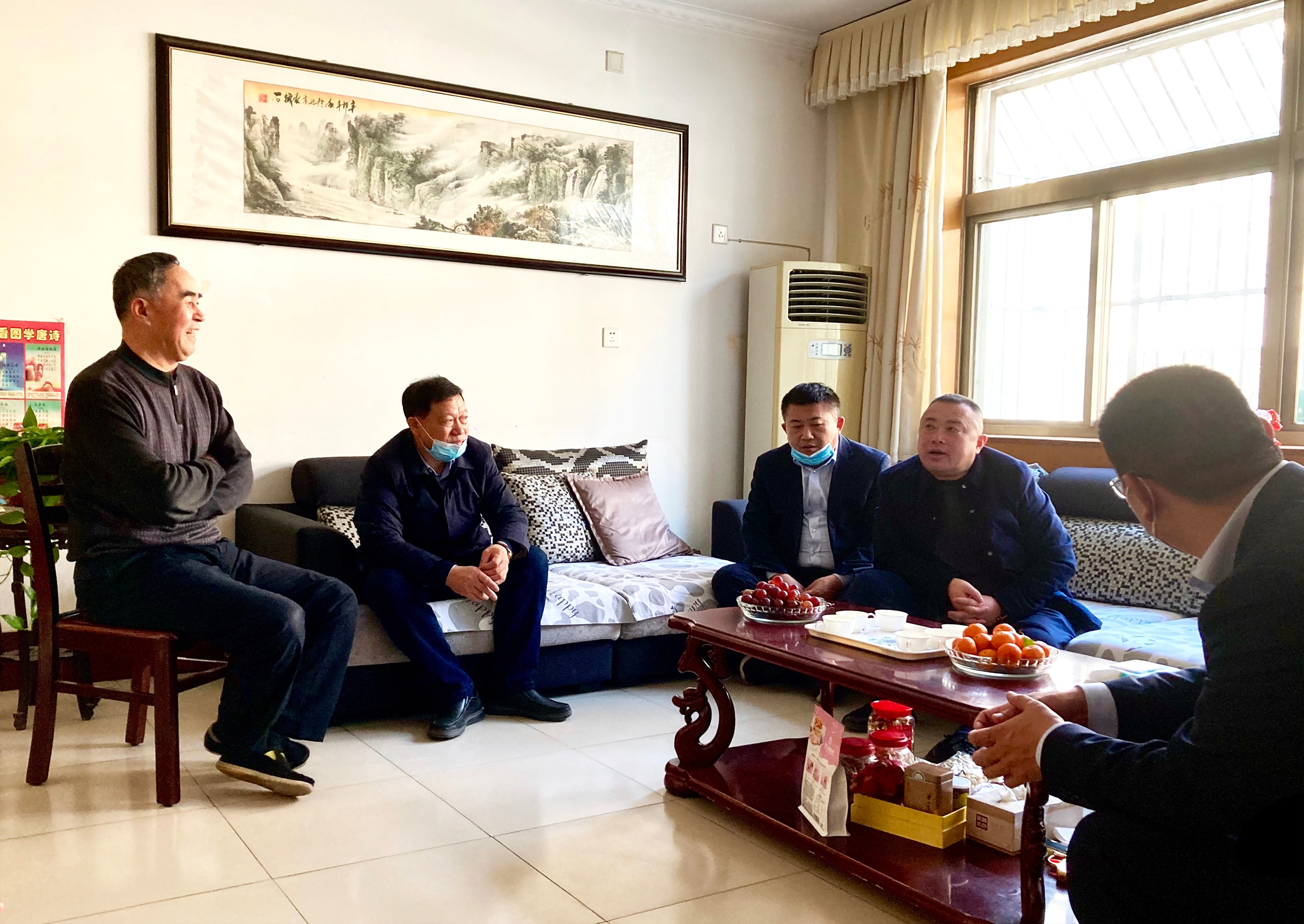 呂乃濤董事長(cháng)走訪(fǎng)慰問(wèn)困難家庭和退休員工